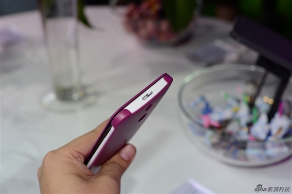 �۸��޵��� HTC Oneʱ�а����ͼ��