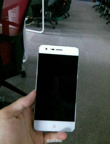 �ж����ˣ���˵�еĹ����ޱ߿��ֻ���������