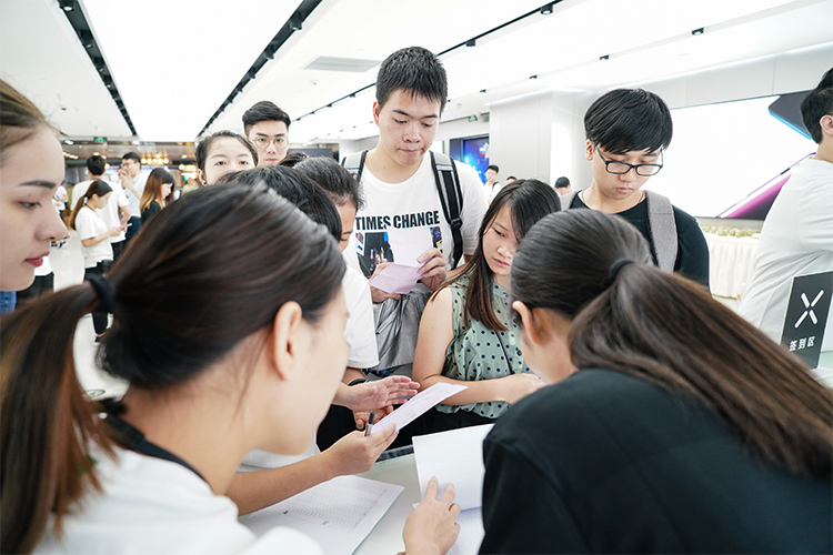 �û��������� OPPO Find X�ٴ��ڱ��ѻ�