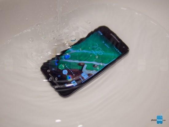 Moto G 2015������:��ˮ���� ���ܼ�������ǿ