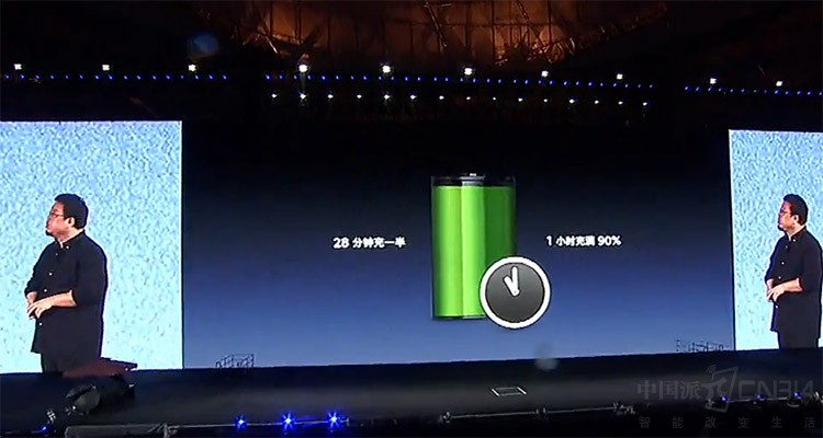 世界上最好看的白色手机 坚果R1鸟巢发布