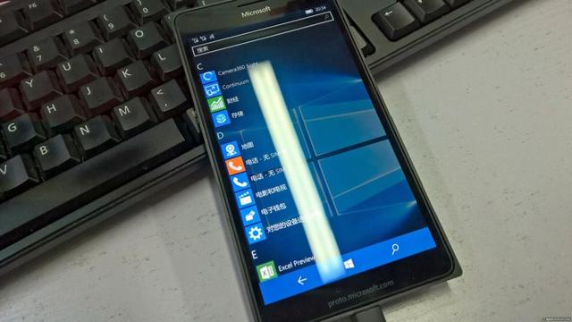 ΢��10�·�����Ʒ Lumia950ϵ�е�̨����