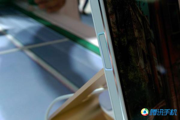 ��ҫ7i��������13MP��ת��ͷ 1599Ԫ����