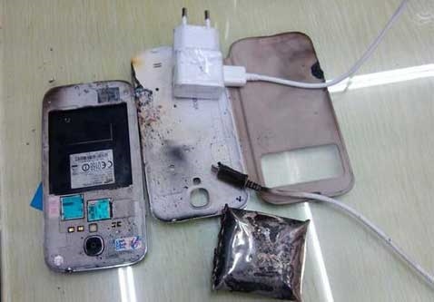 Galaxy S4��ҹ���ͻ��ը��Ů�Ӳ�����