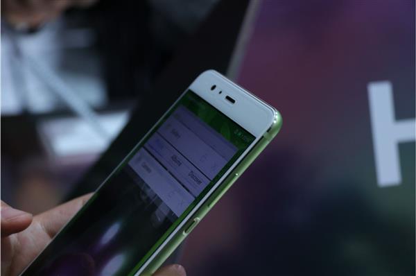 5000也买!华为新旗舰P10体验:草木绿配色亮了