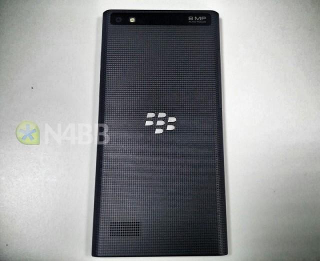 ��ݮ�¿��ж˻���BlackBerry Leap�����ع�