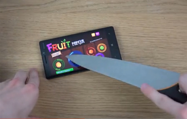 ��������Lumia930��Ļ�������õ�����ˮ��