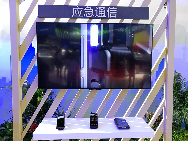 华为手机平板等PT展引围观 华为终端亮相2018通信展:手机平板引围观