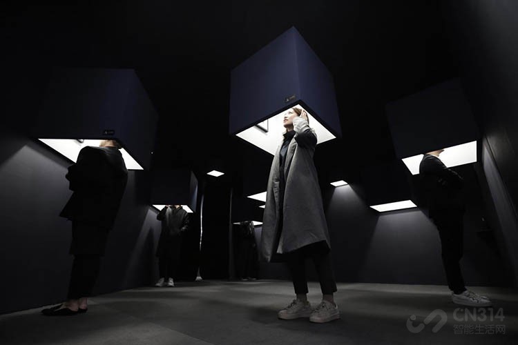 OPPO夜未央影像展:观影呈现“夜色温柔” OPPO夜未央影像展:观影呈现“夜色温柔”
