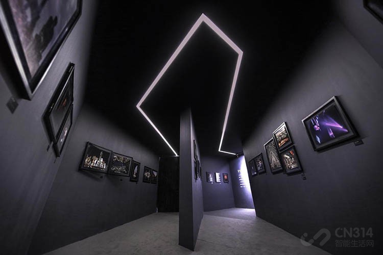 OPPO夜未央影像展:观影呈现“夜色温柔” OPPO夜未央影像展:观影呈现“夜色温柔”