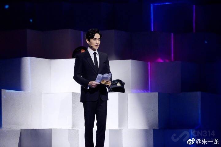 新势力质感演技派朱一龙代言联想手机! 新势力质感演技派朱一龙代言联想手机!