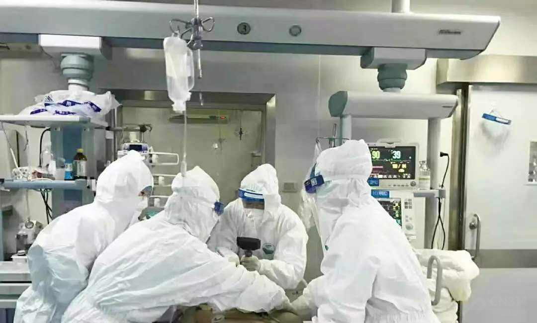 从未有哪个时刻 我们如此关注病菌与健康 从未有哪个时刻 我们如此关注病菌与健康