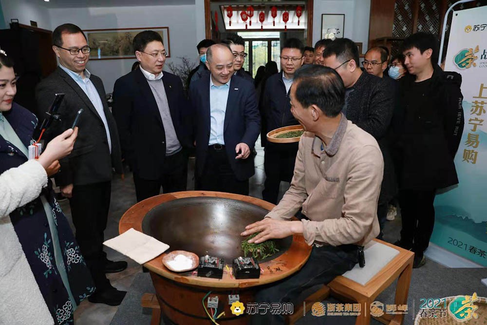 3月西湖龙井吐新芽 苏宁卞农感受茶文化 3月西湖龙井吐新芽 苏宁卞农感受茶文化