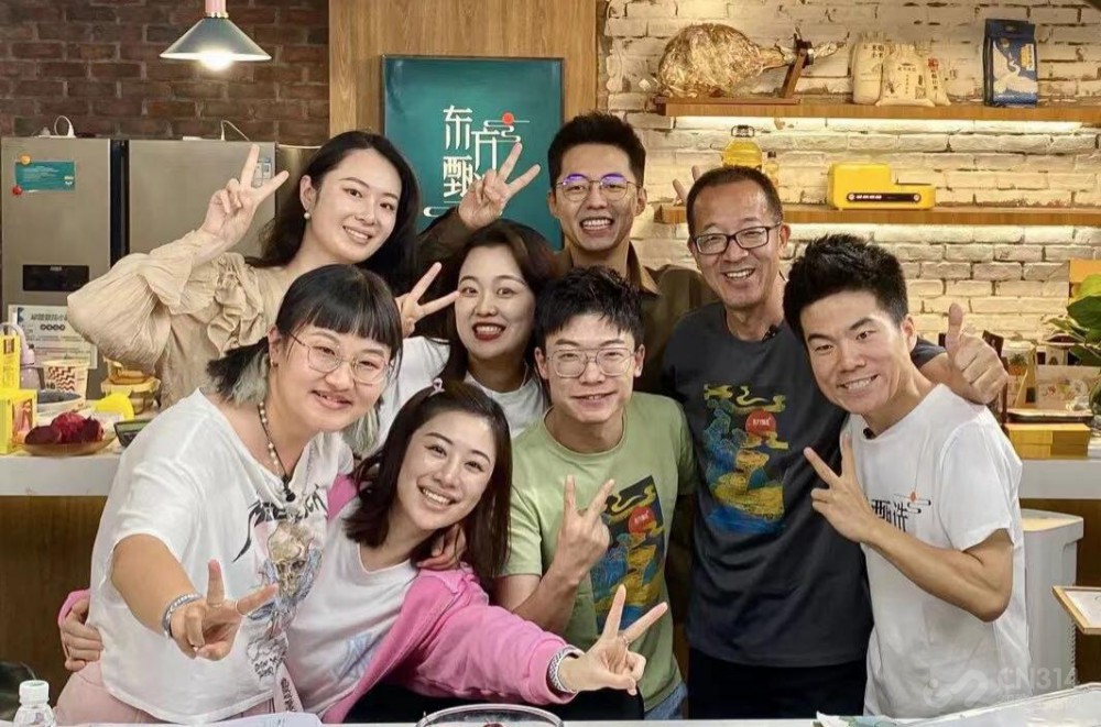 人民网点赞董宇辉，这是网红带货新风向？
