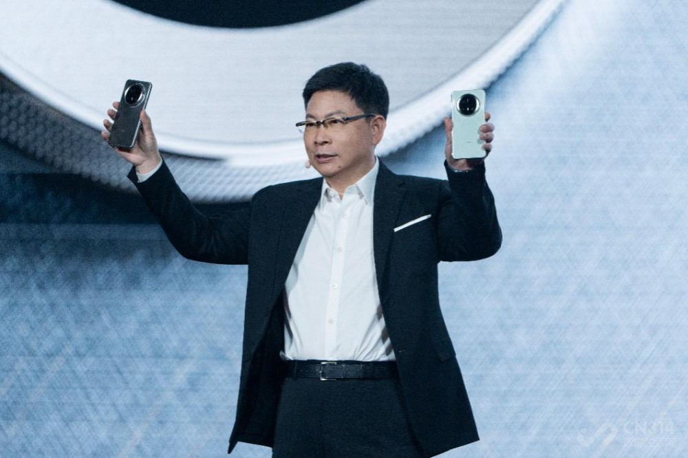 HUAWEI Mate 70ϵذ࣬5499Ԫ