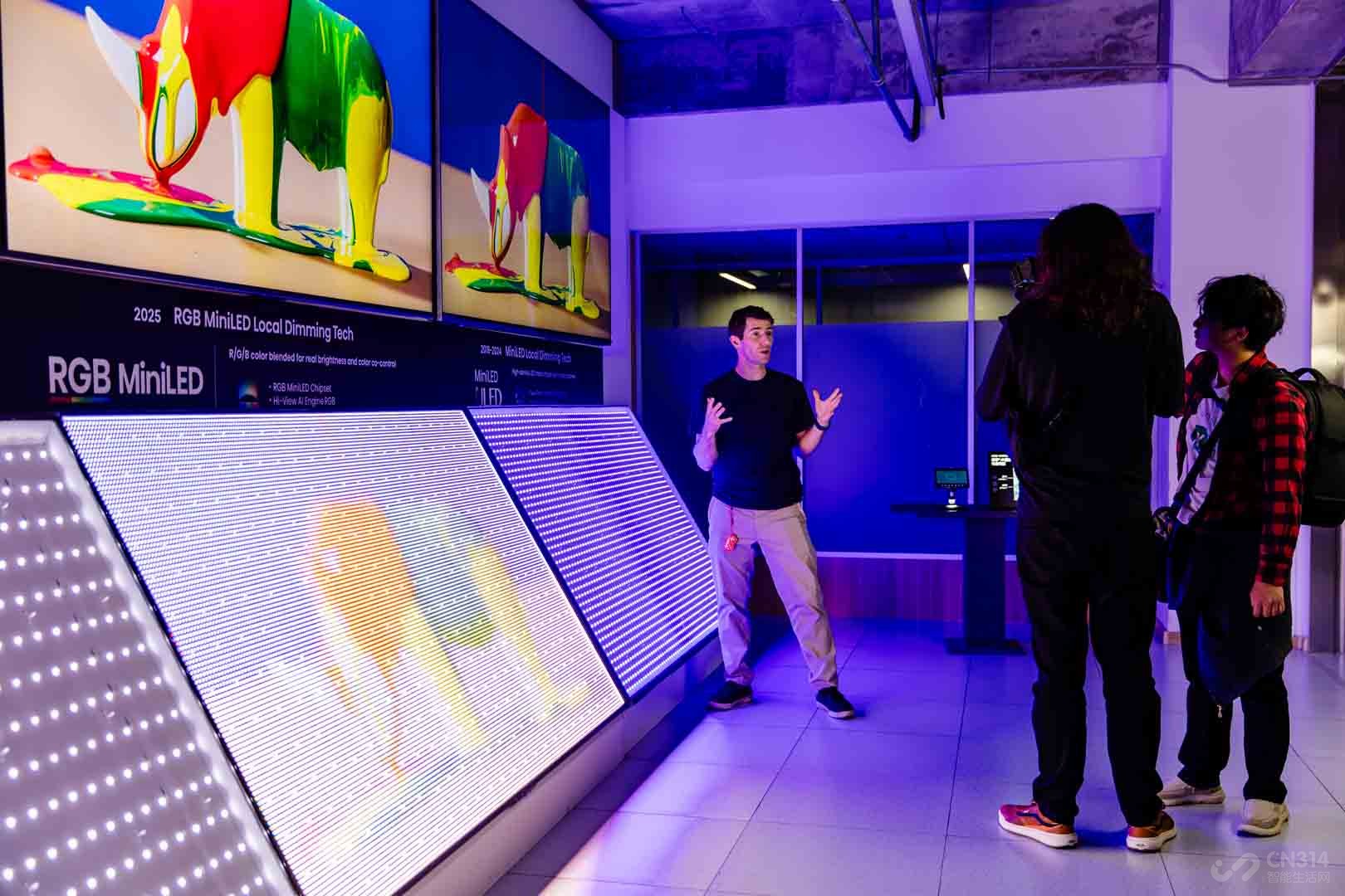 千万粉丝博主造访全球RGBMiniLED开创者海信 千万粉丝博主造访全球RGBMiniLED开创者海信