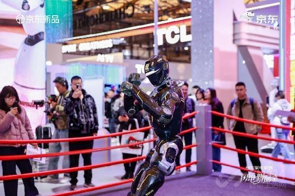AWE2026开幕京东携60+机器人惊艳亮相 AWE2026开幕京东携60+机器人惊艳亮相