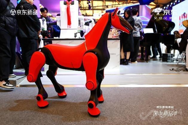 AWE2026开幕京东携60+机器人惊艳亮相 AWE2026开幕京东携60+机器人惊艳亮相