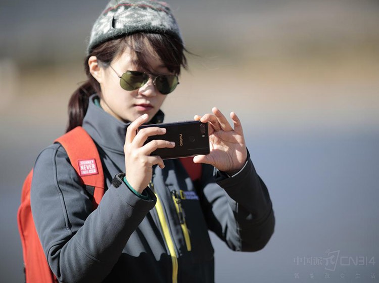 一台能拍月亮的手机 难怪是摄影女神最爱