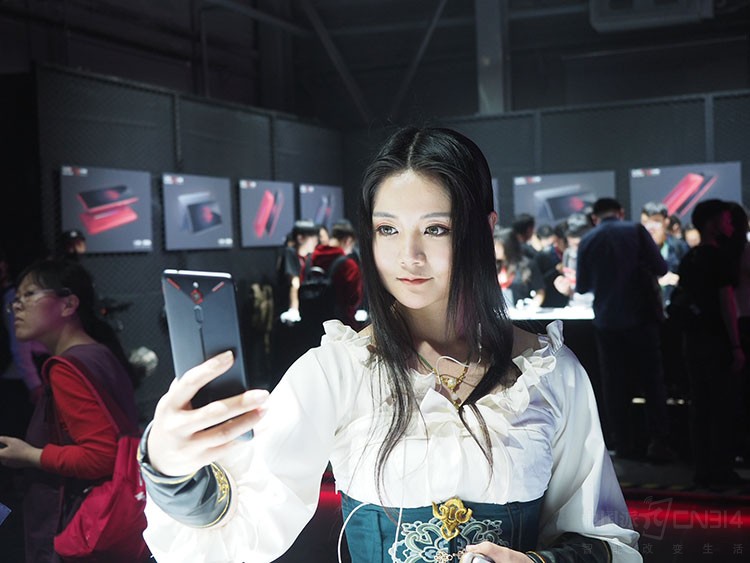 ���ַǷ� COSER������ۺ�ħ�ֻ�������