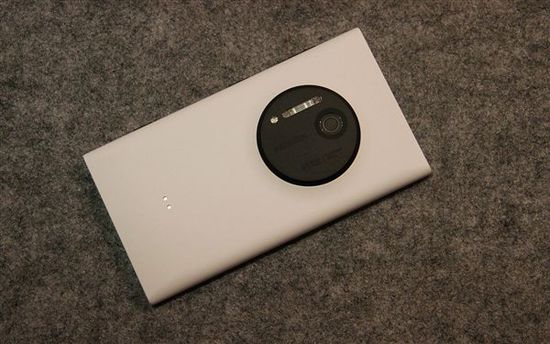�������Lumia 1030�ع⣺�߿���խ
